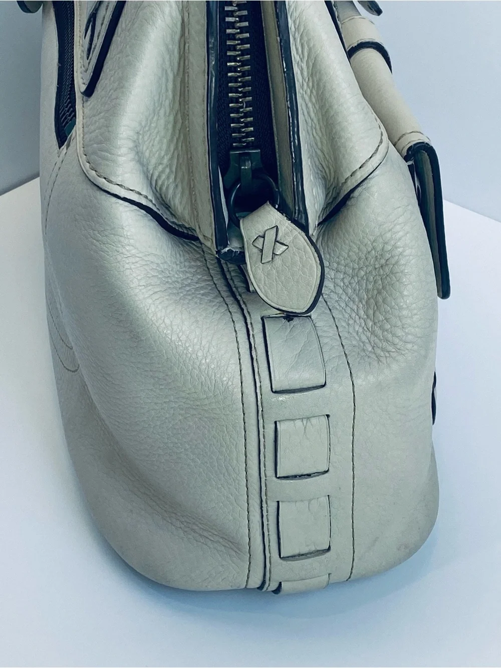 Coach Legacy Thompson Top Handle – Rare 2007 Collector’s Edition (White/Ivory)
